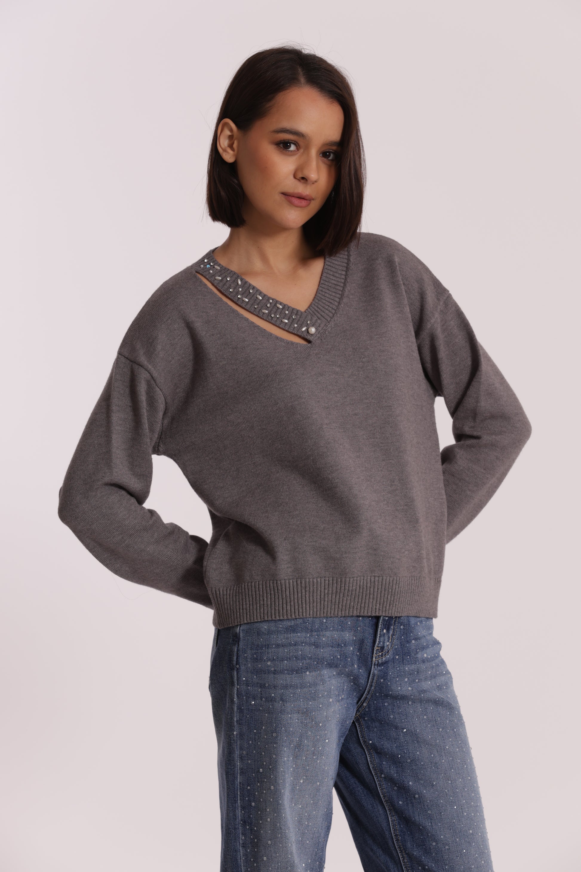 MAGLIA SCOLLO V CUT OUT CON STRASS