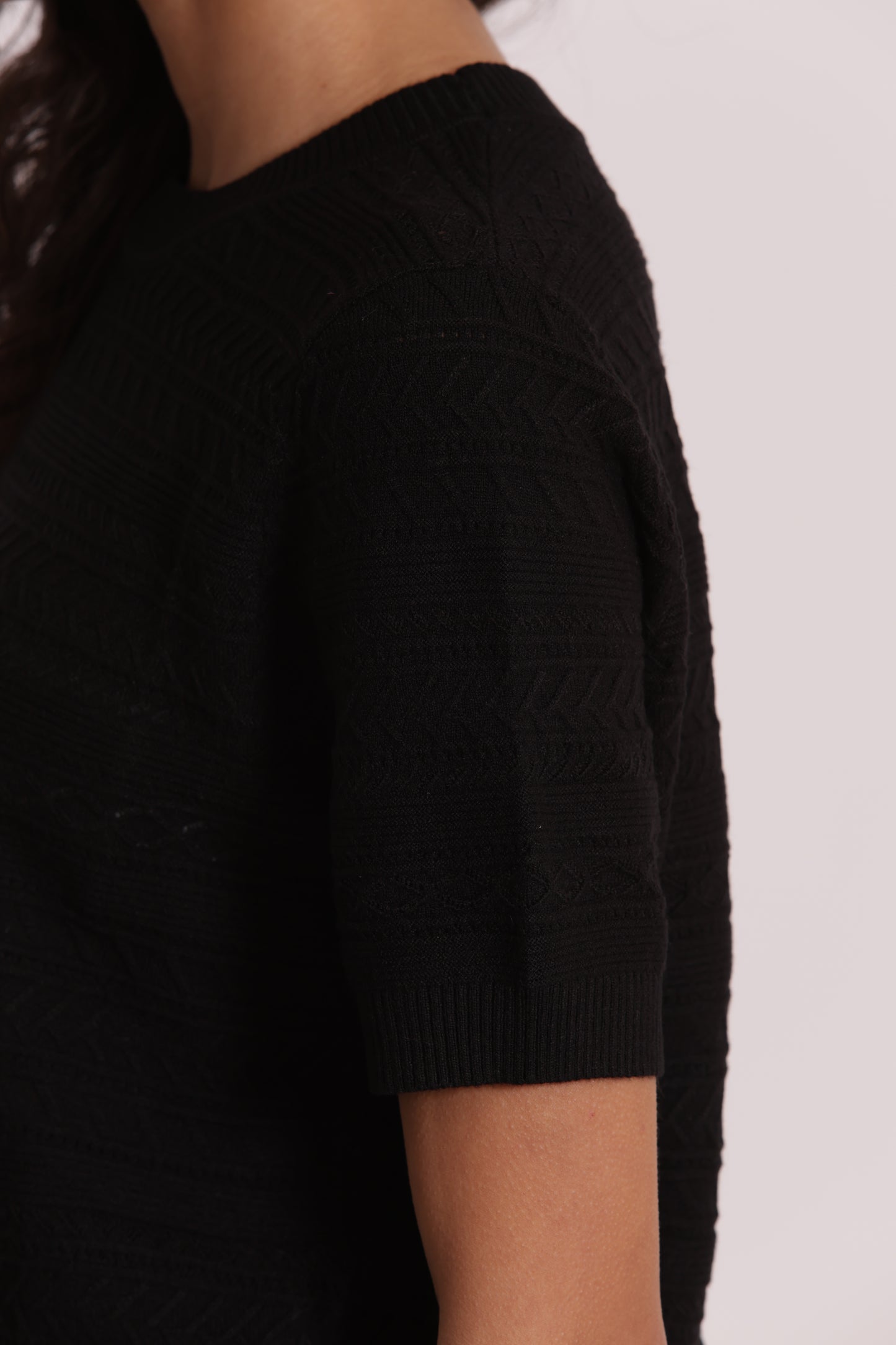 MAGLIA MANICHE CORTE TRAFORATO
