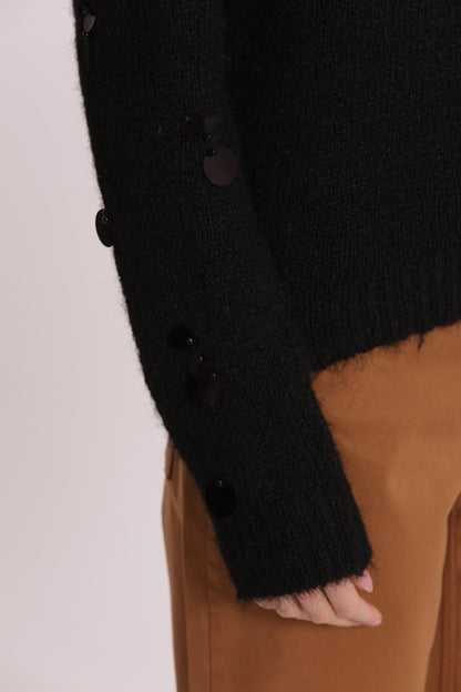 MAGLIA CON PAILLETTES SU MANICHE