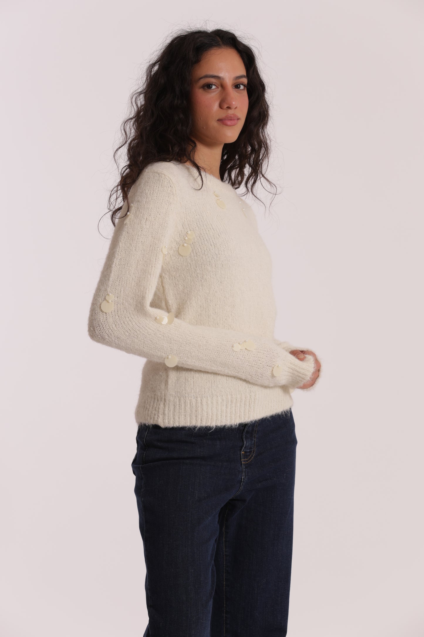 MAGLIA CON PAILLETTES SU MANICHE