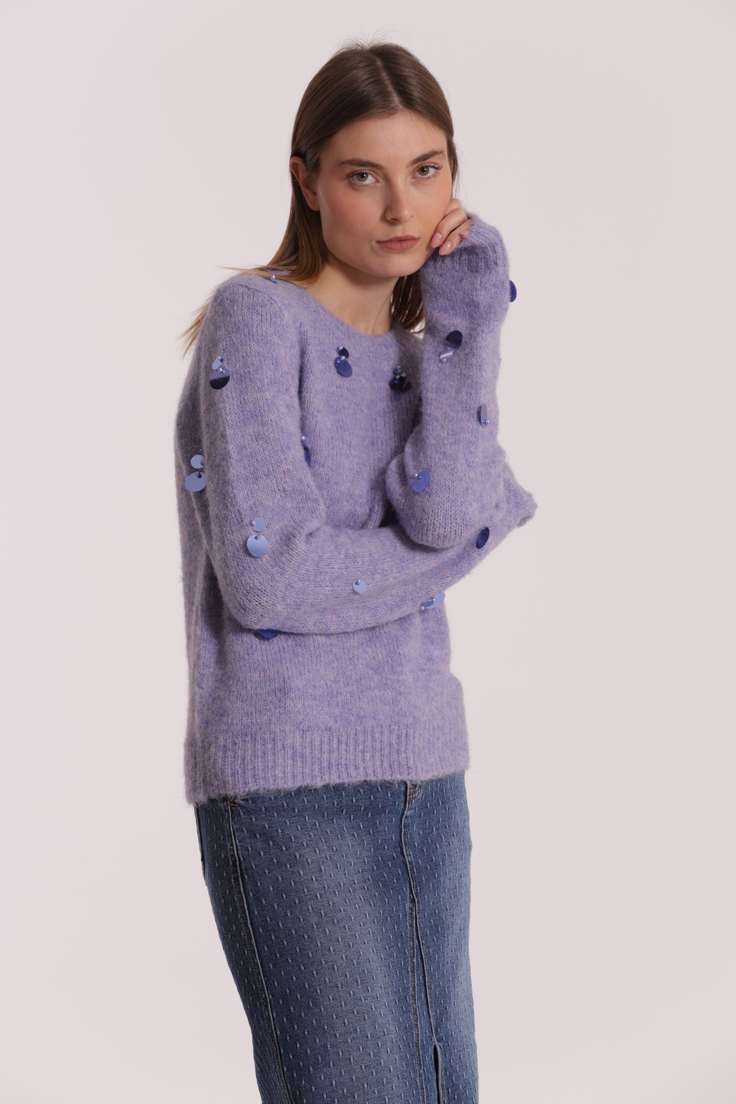 MAGLIA CON PAILLETTES SU MANICHE