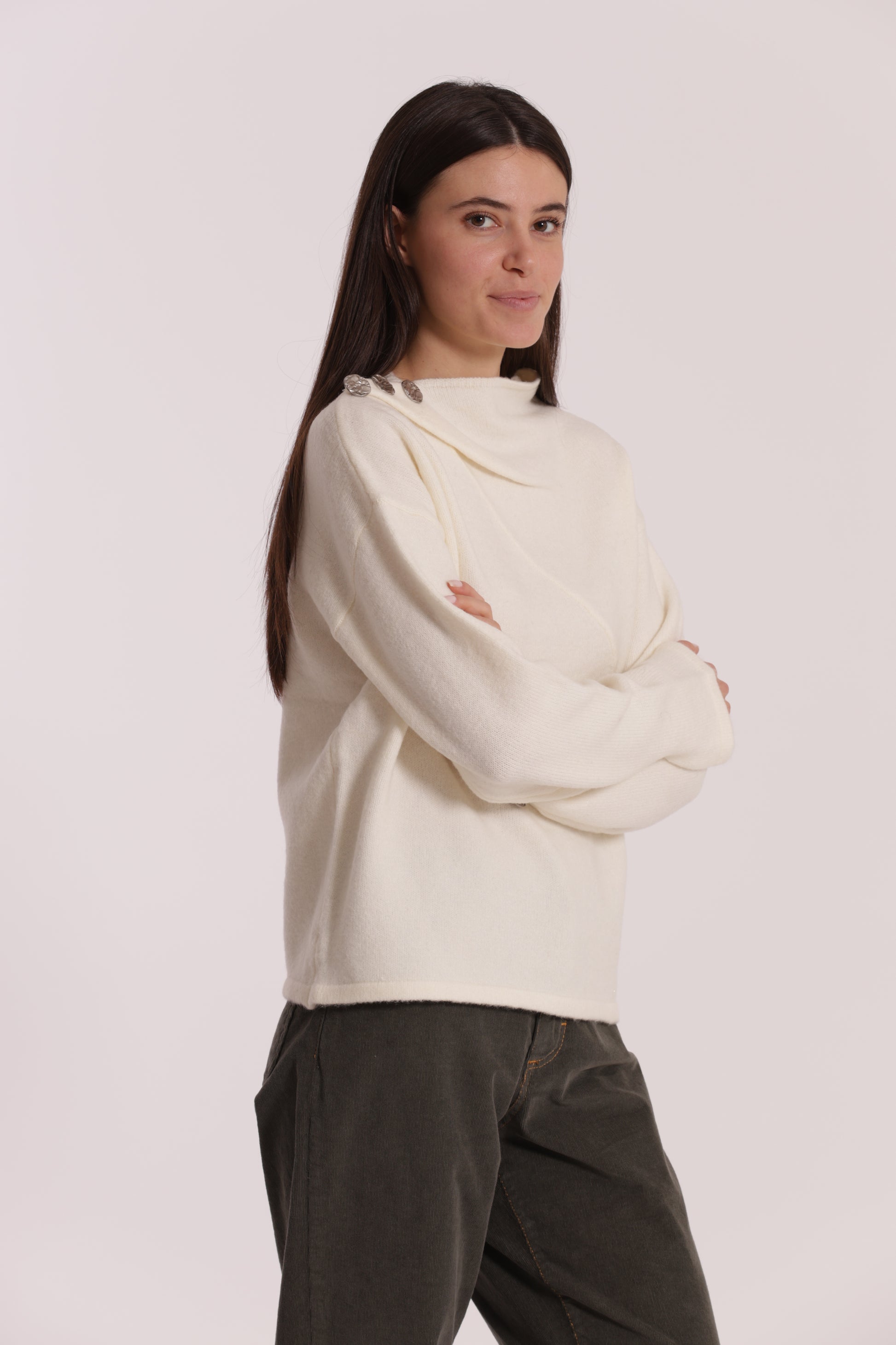 MAGLIA CON BOTTONI SU SPALLA