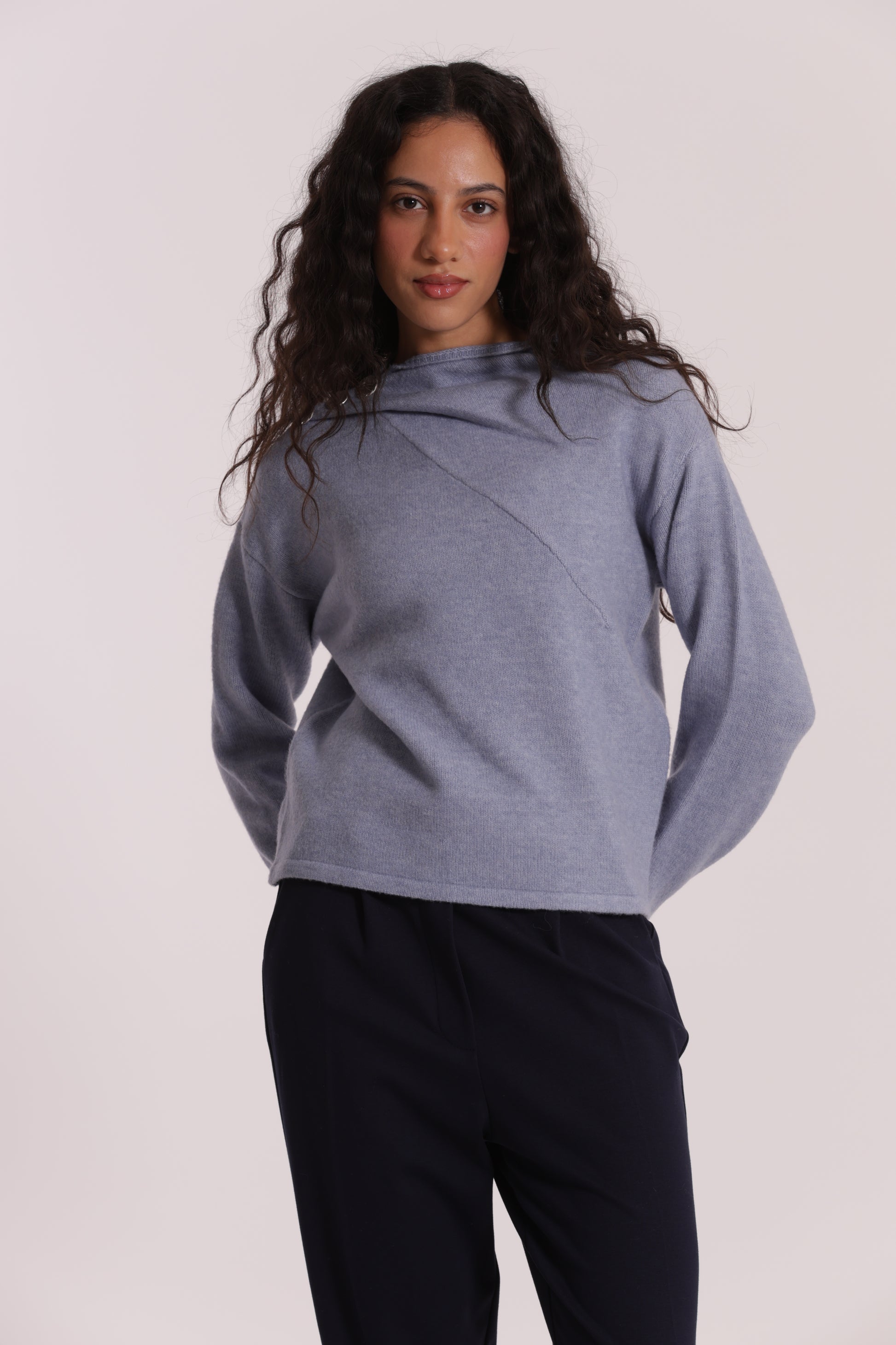 MAGLIA CON BOTTONI SU SPALLA