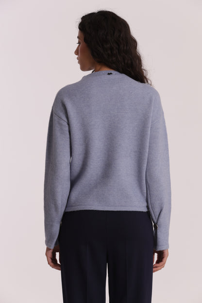 MAGLIA CON BOTTONI SU SPALLA