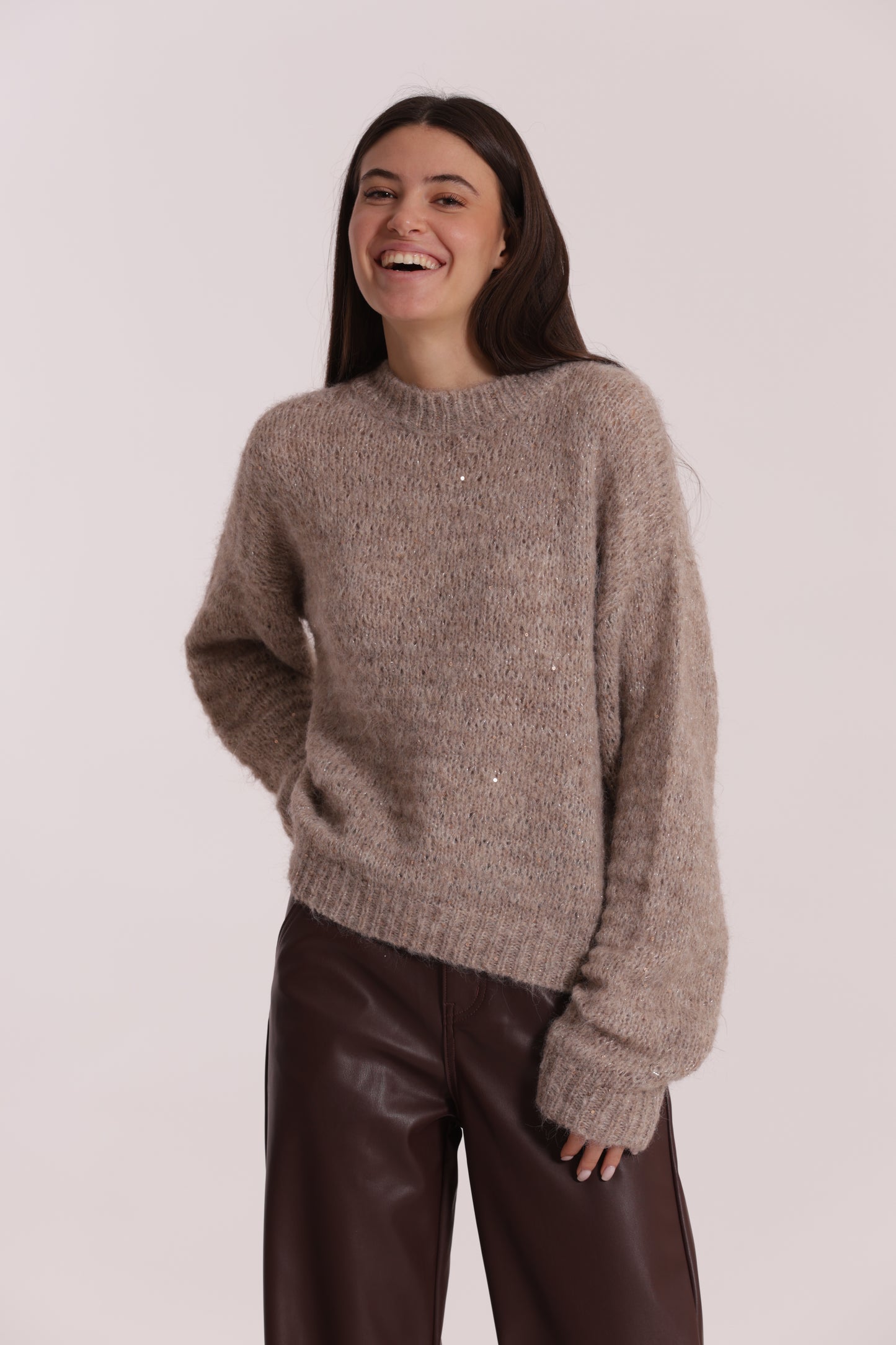 MAGLIA SCOLLO TONDO CON PAILLETTES