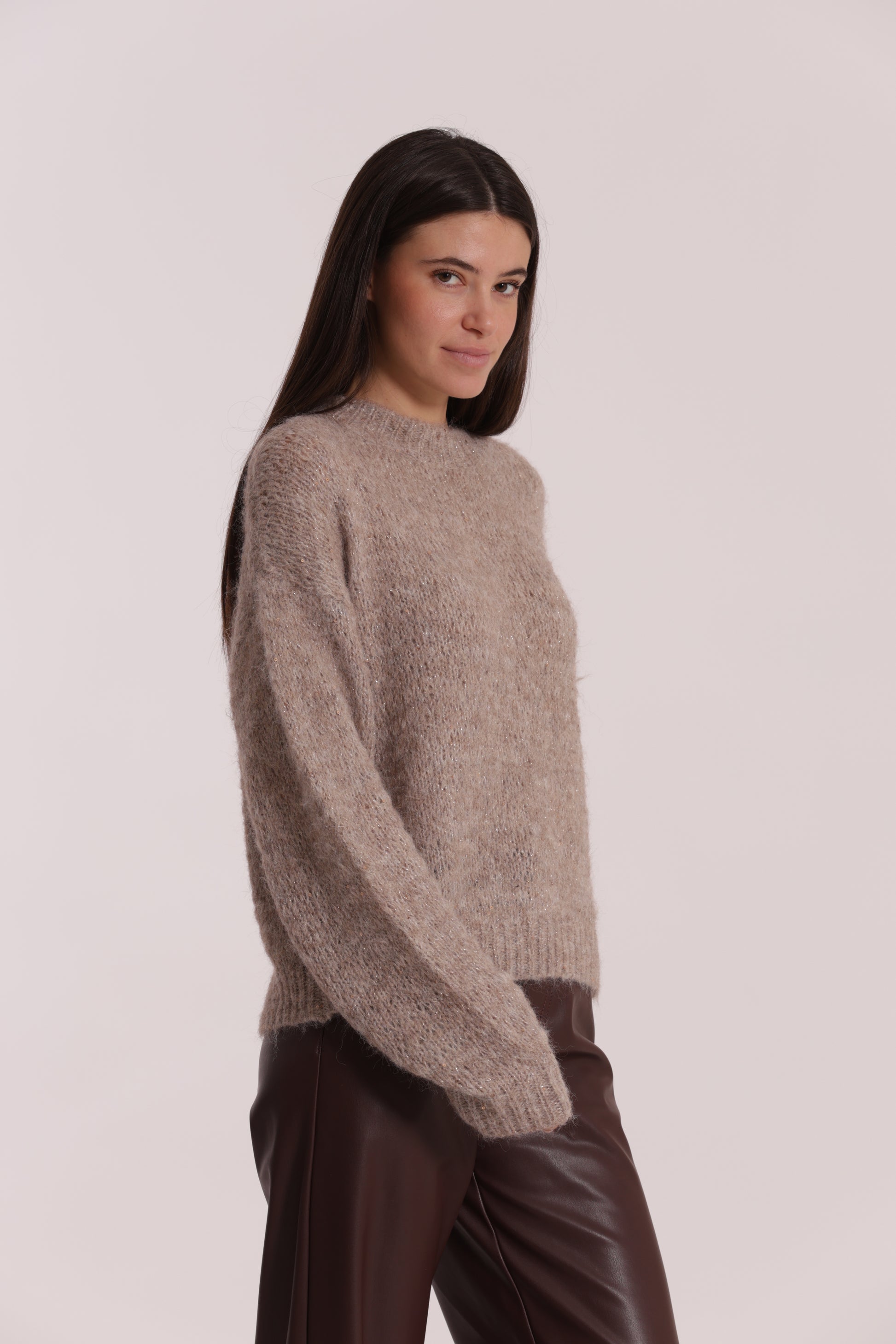 MAGLIA SCOLLO TONDO CON PAILLETTES