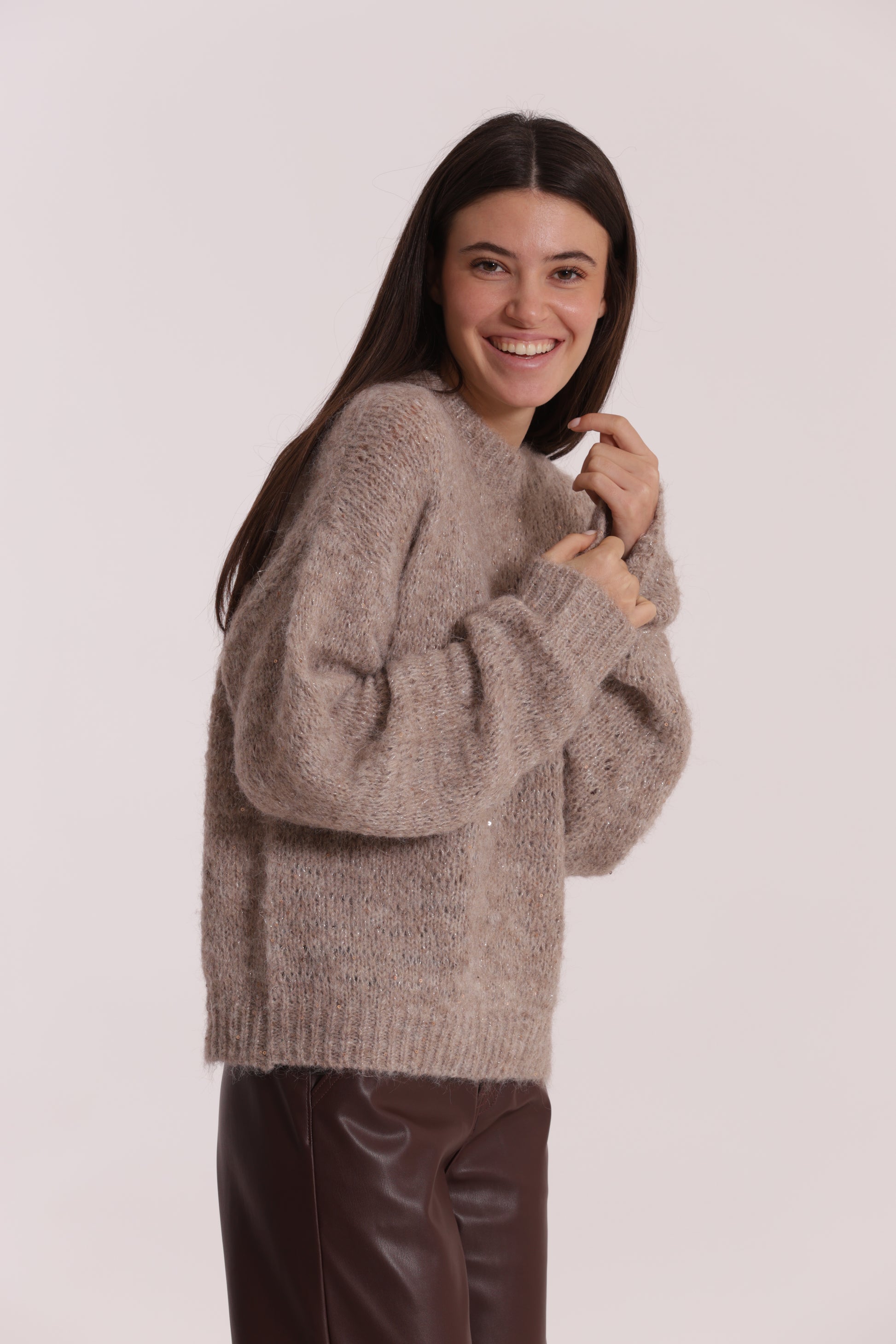 MAGLIA SCOLLO TONDO CON PAILLETTES