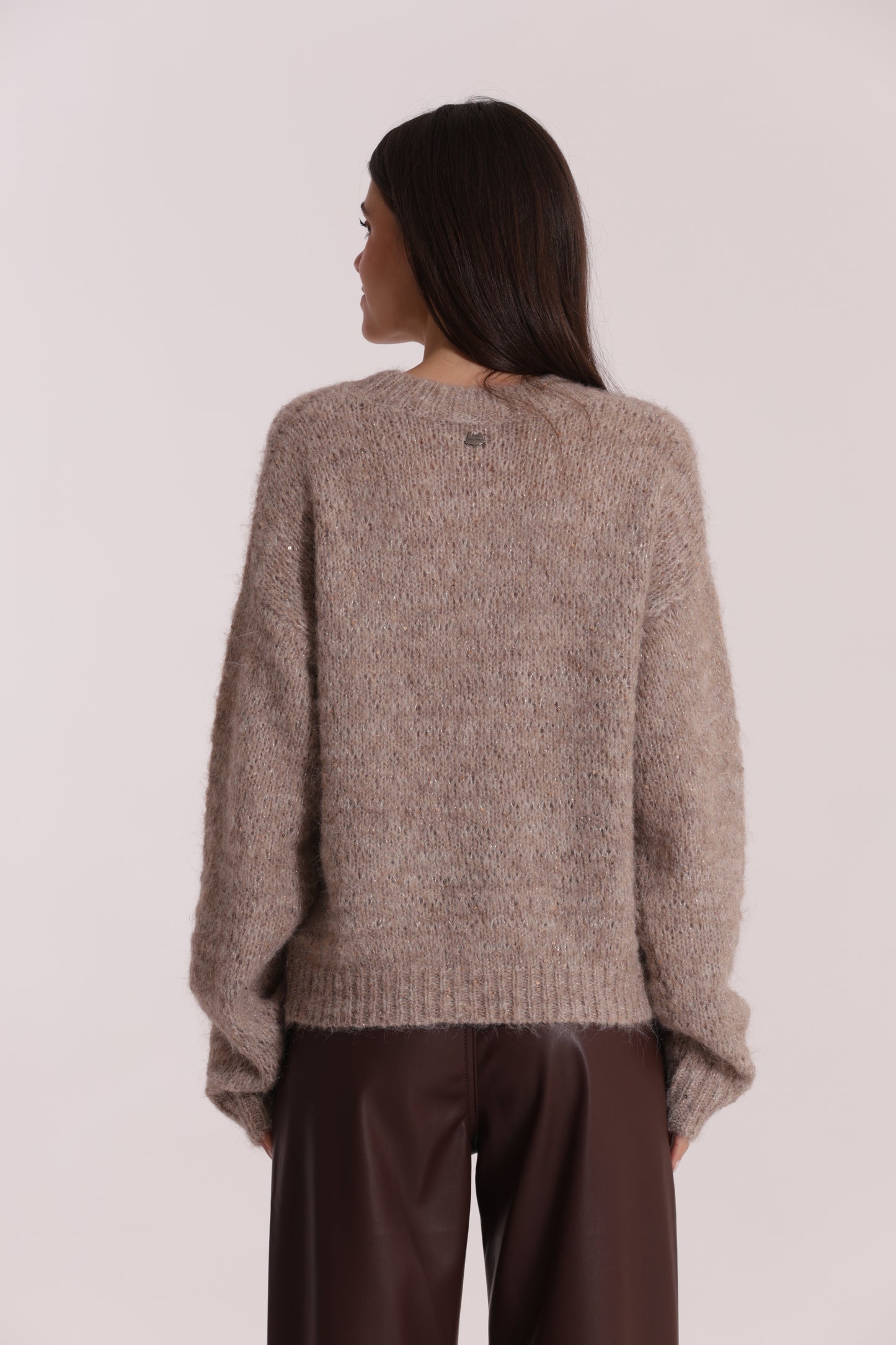 MAGLIA SCOLLO TONDO CON PAILLETTES