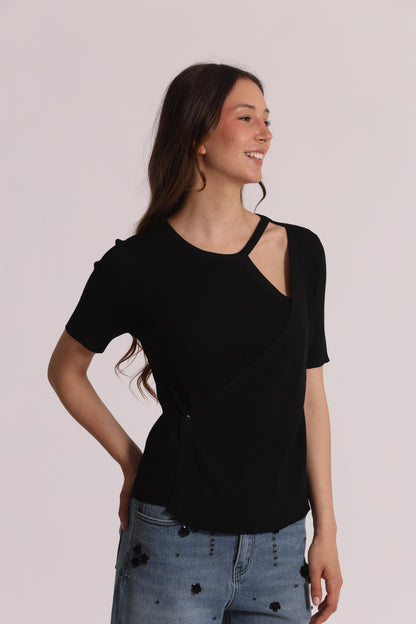 MAGLIA A MANICHE CORTE CON APERTURA