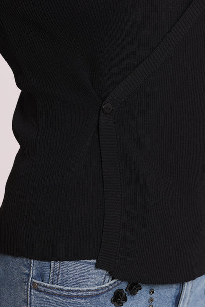 MAGLIA A MANICHE CORTE CON APERTURA