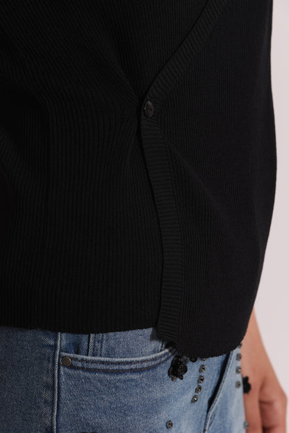 MAGLIA A MANICHE CORTE CON APERTURA
