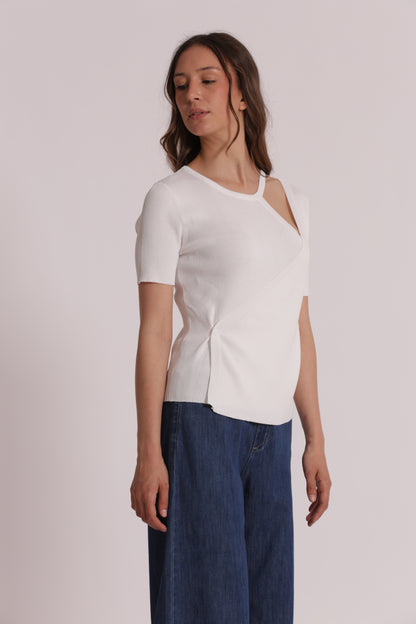 MAGLIA A MANICHE CORTE CON APERTURA