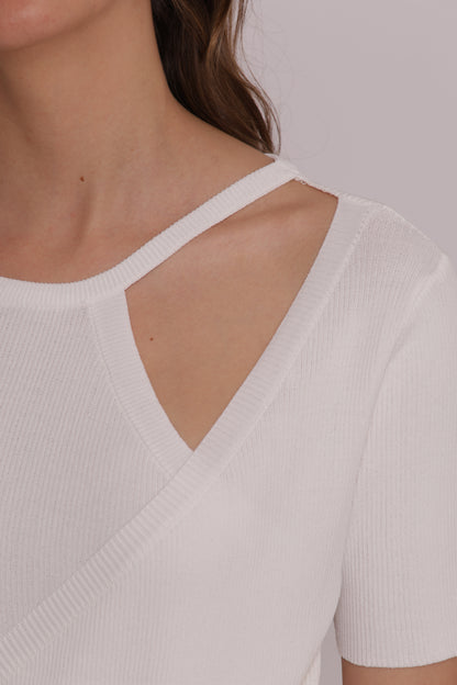 MAGLIA A MANICHE CORTE CON APERTURA