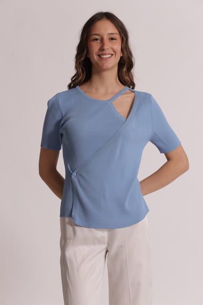 MAGLIA A MANICHE CORTE CON APERTURA