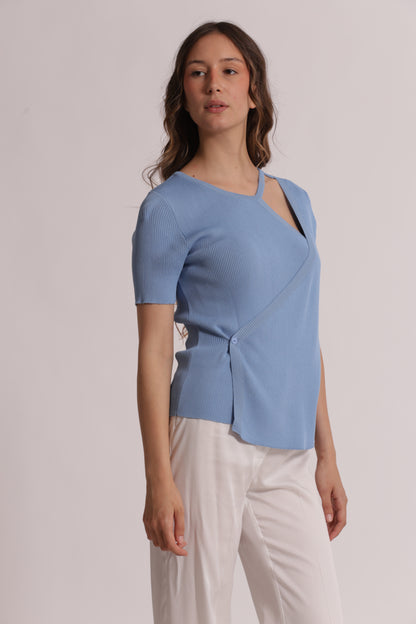 MAGLIA A MANICHE CORTE CON APERTURA