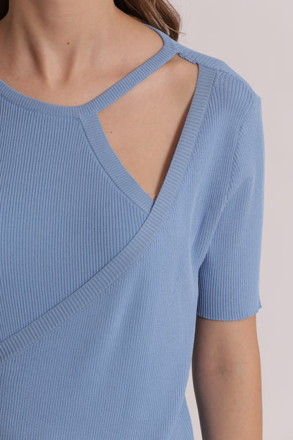 MAGLIA A MANICHE CORTE CON APERTURA
