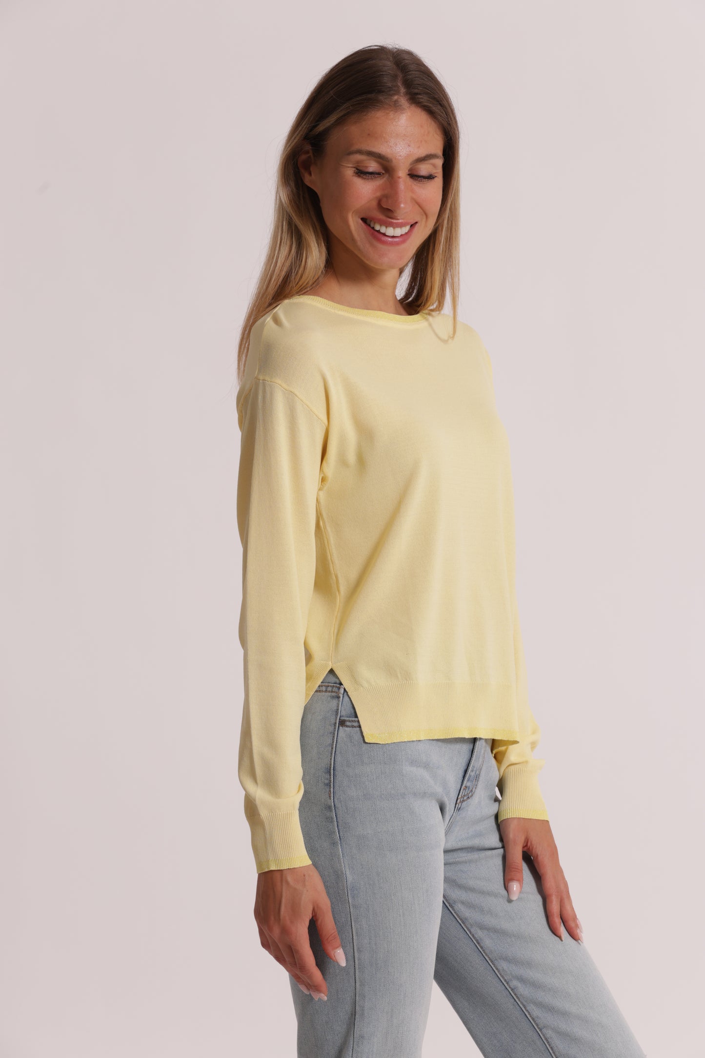 MAGLIA A MANICHE LUNGHE CON DETTAGLI LUREX