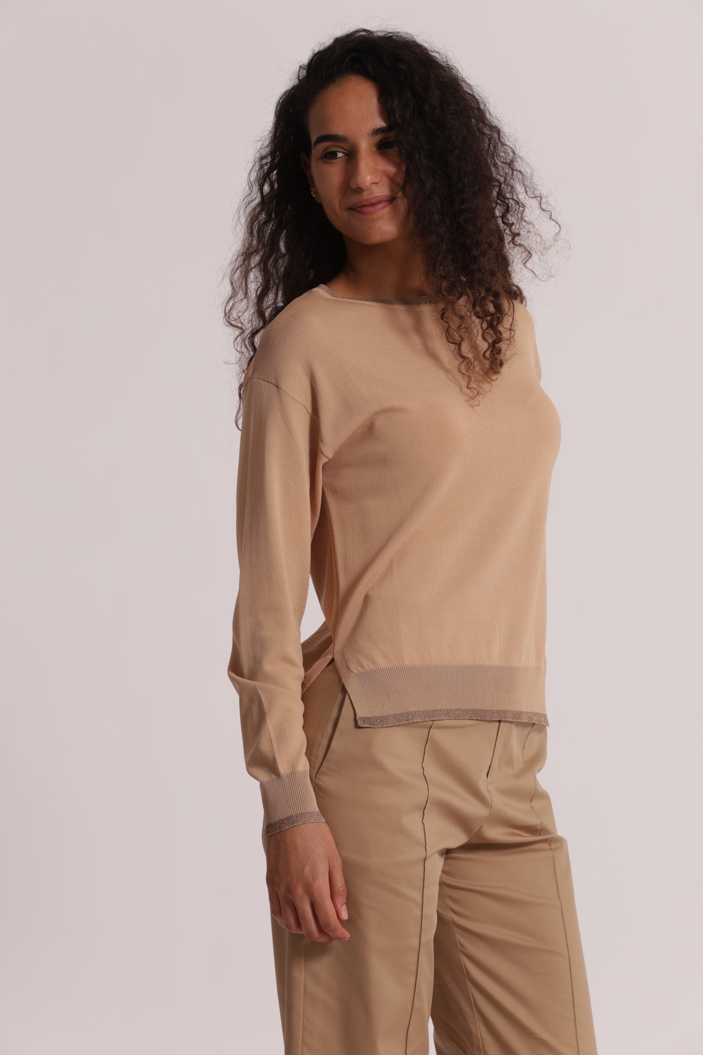 MAGLIA A MANICHE LUNGHE CON DETTAGLI LUREX