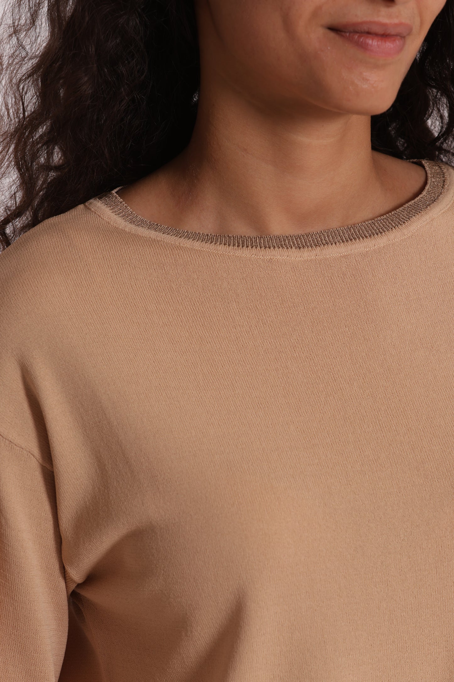 MAGLIA A MANICHE LUNGHE CON DETTAGLI LUREX