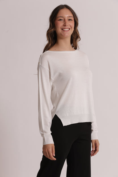 MAGLIA A MANICHE LUNGHE CON BOTTONI SU SPALLA