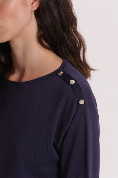 MAGLIA A MANICHE LUNGHE CON BOTTONI SU SPALLA