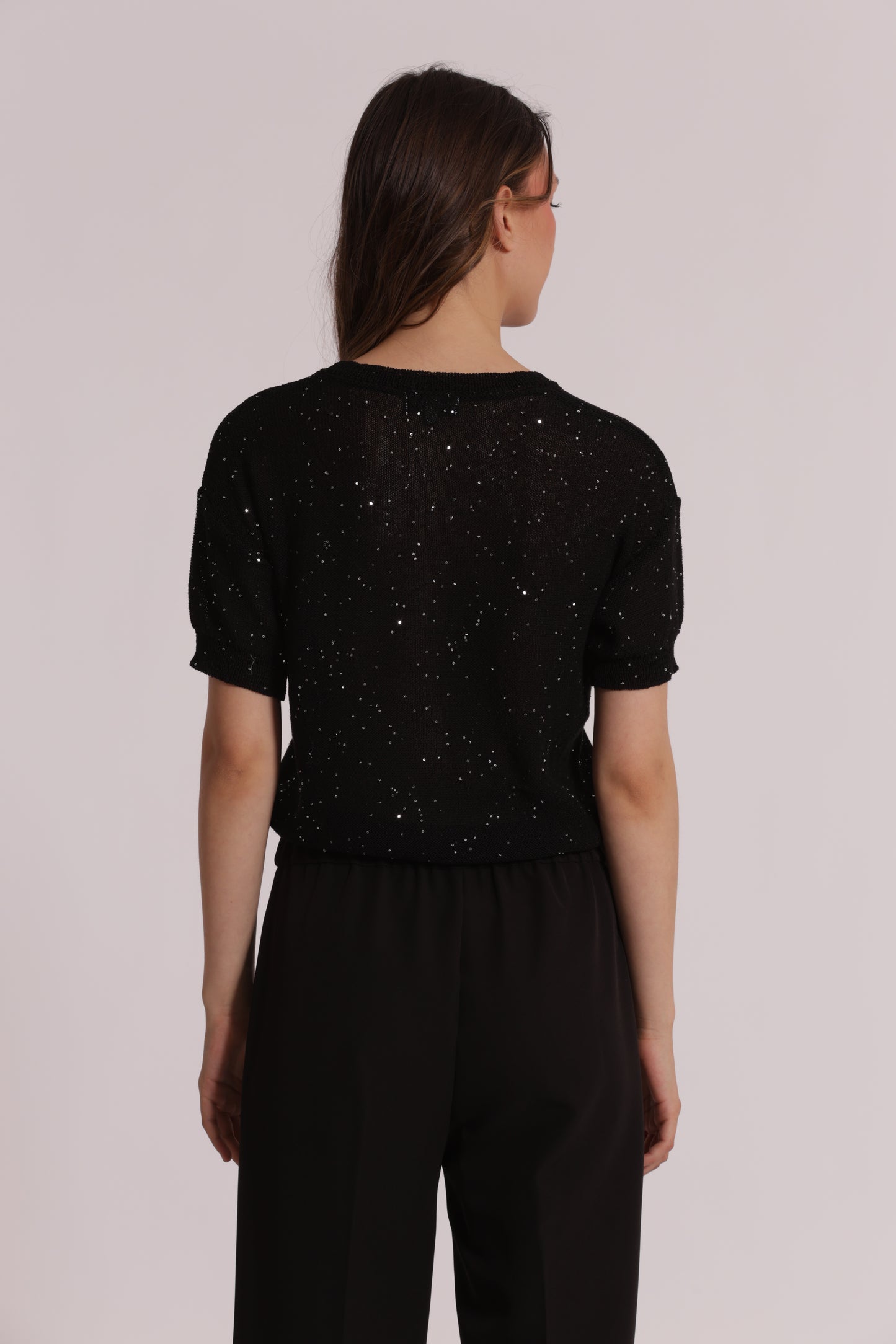 MAGLIA TRASPARENTE CON PAILLETTES A MANICHE CORTE