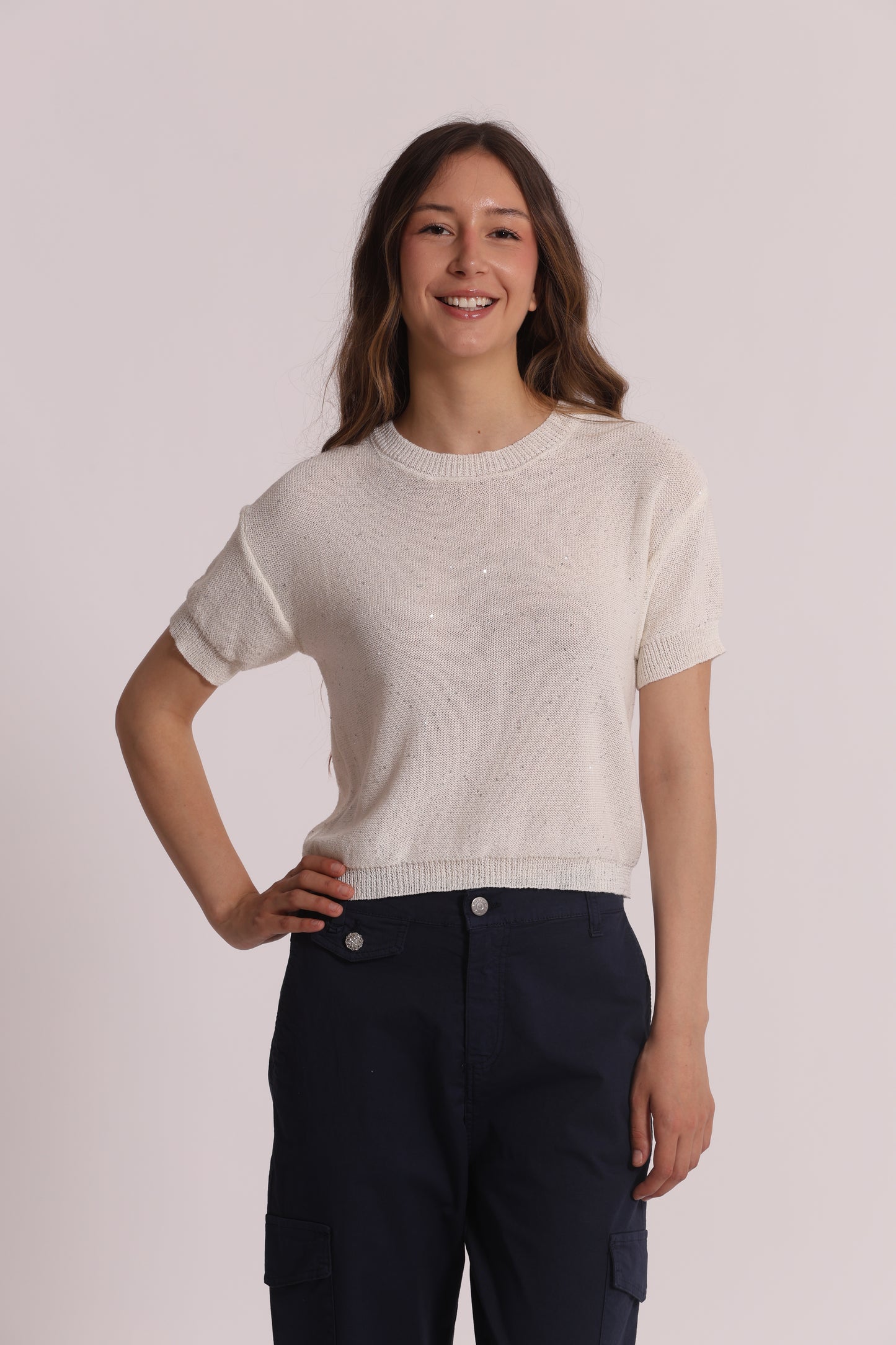MAGLIA TRASPARENTE CON PAILLETTES A MANICHE CORTE