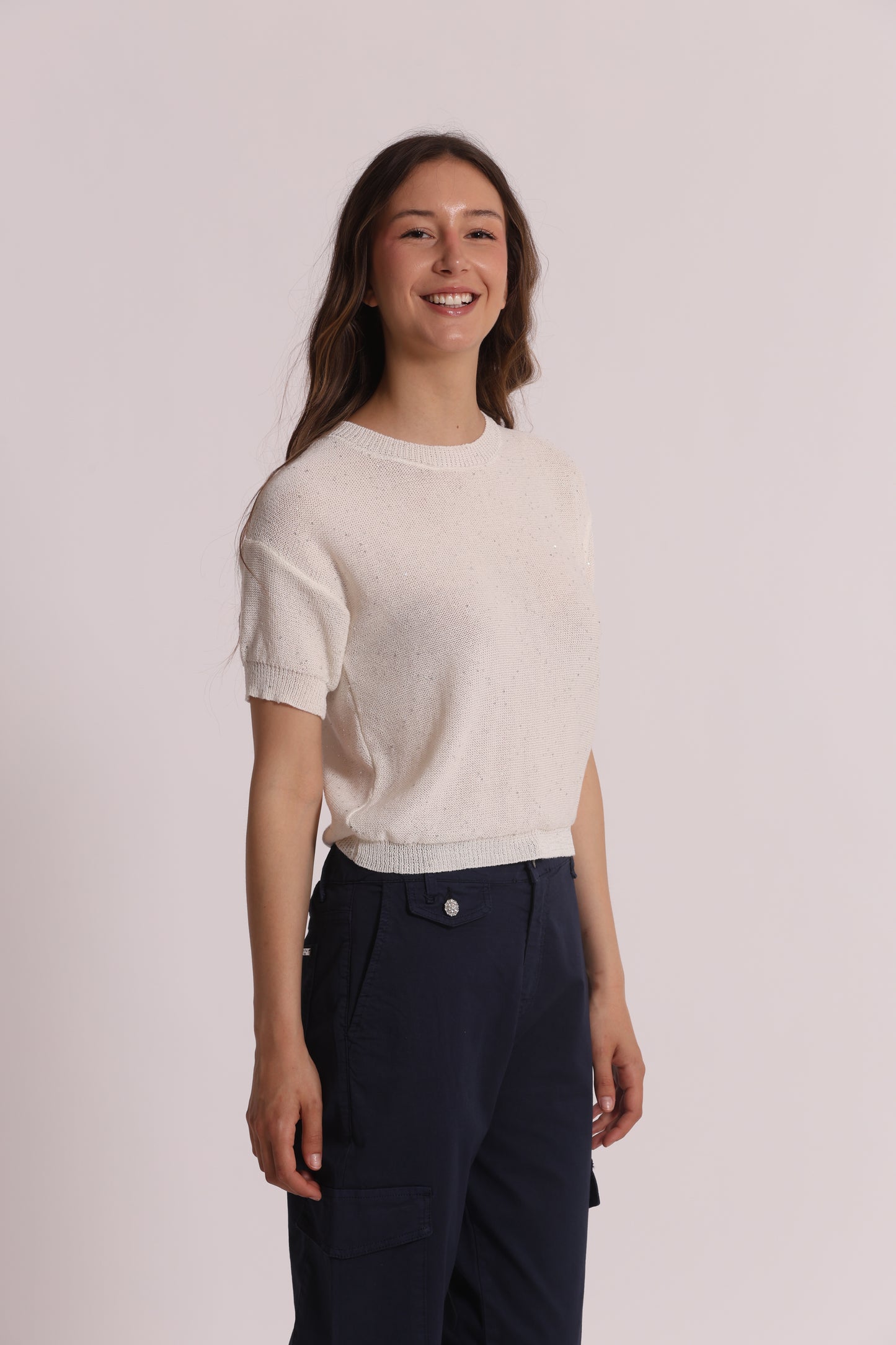 MAGLIA TRASPARENTE CON PAILLETTES A MANICHE CORTE