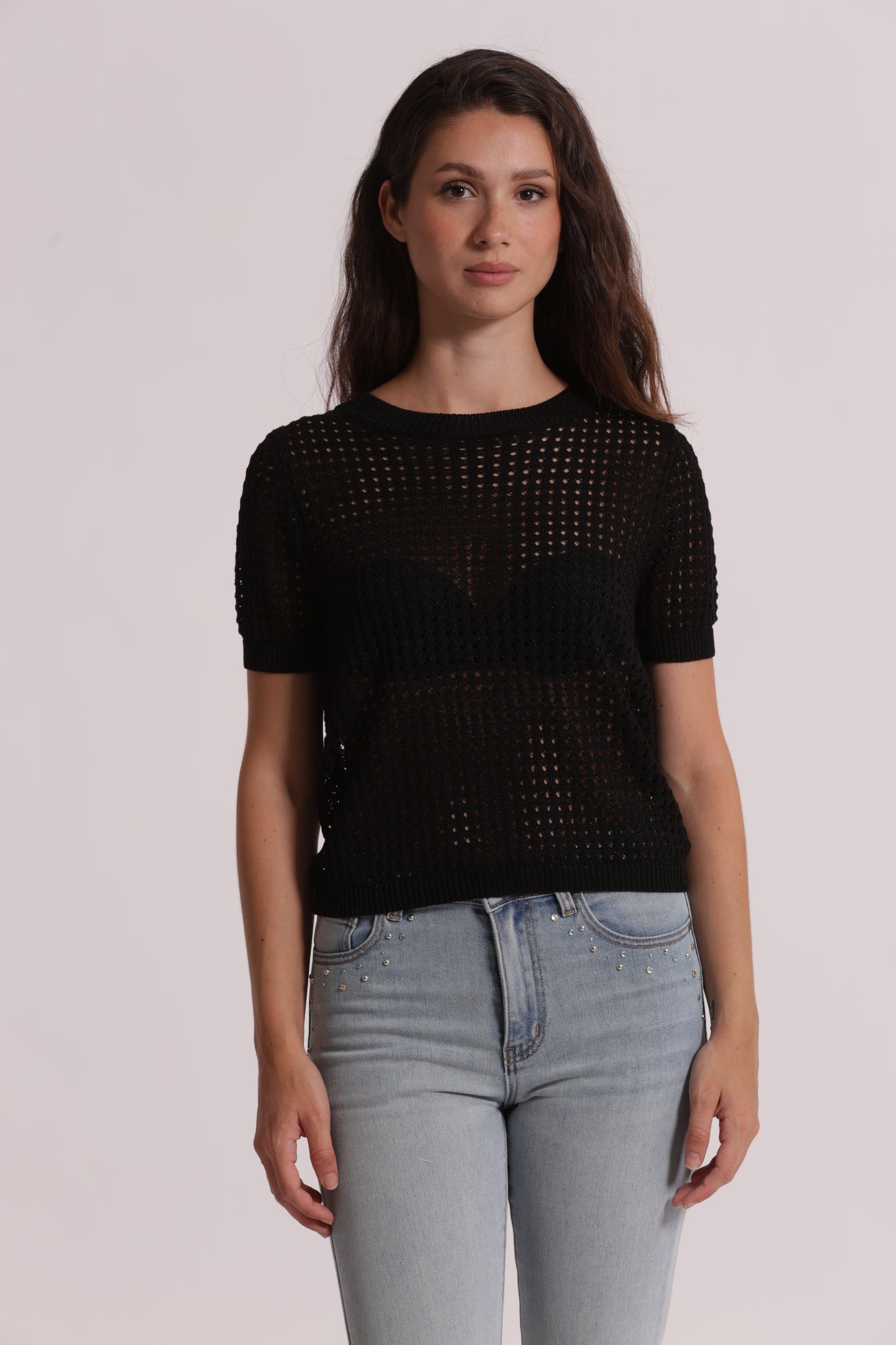 MAGLIA TRAFORATA A MANICHE CORTE