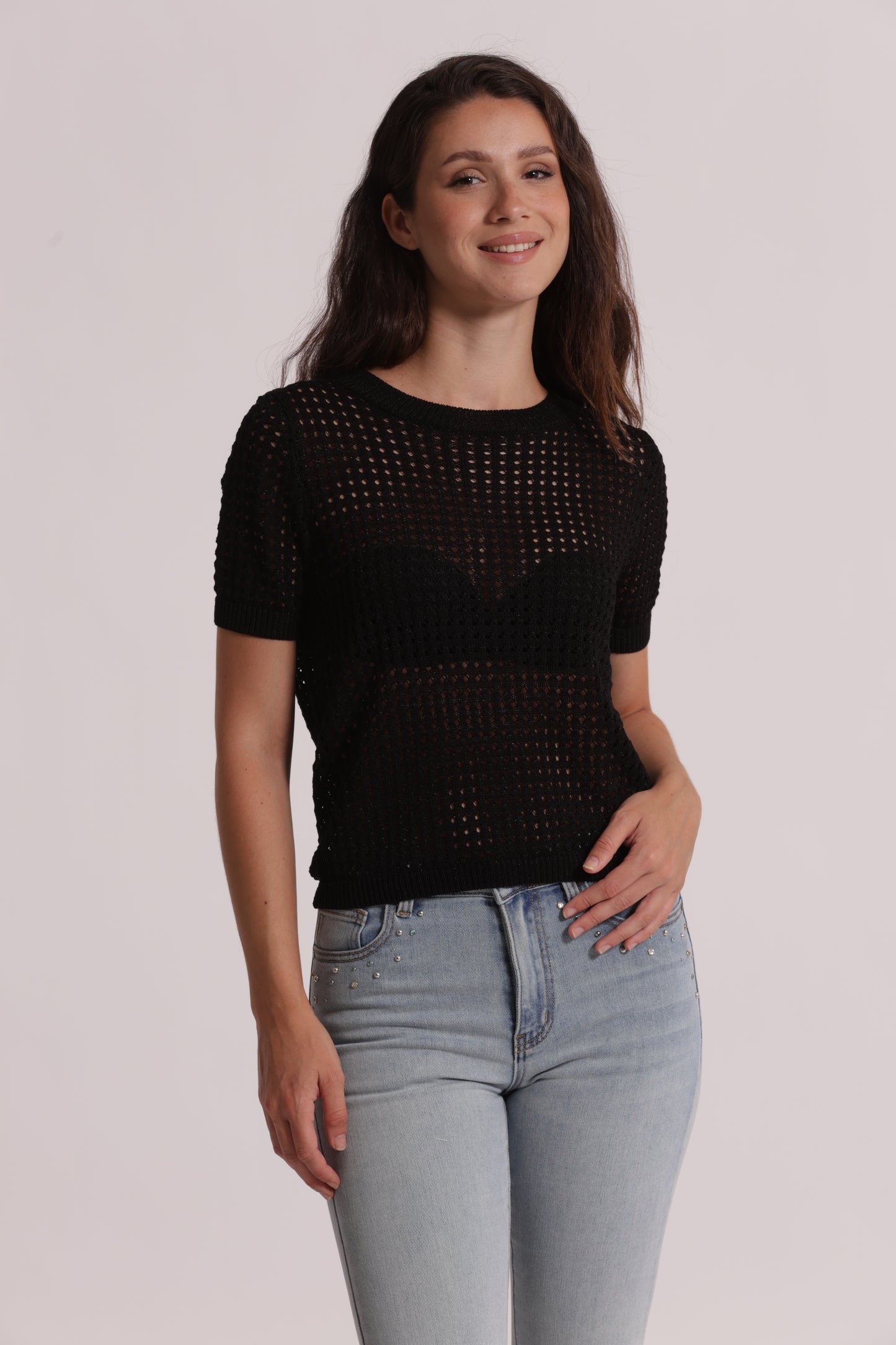 MAGLIA TRAFORATA A MANICHE CORTE