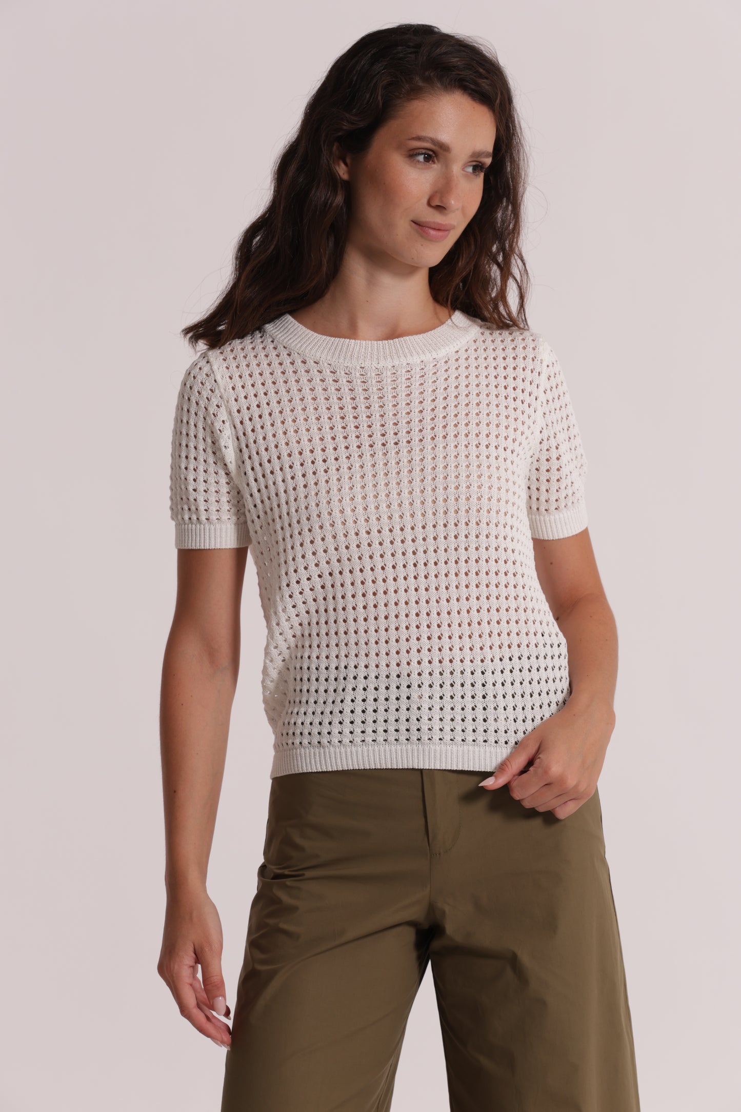 MAGLIA TRAFORATA A MANICHE CORTE
