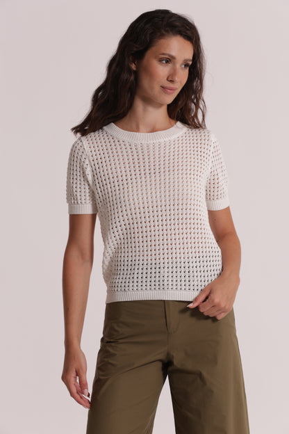 MAGLIA TRAFORATA A MANICHE CORTE