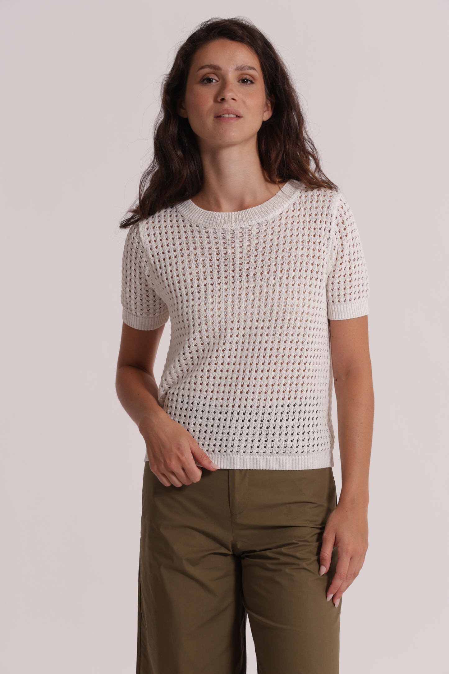 MAGLIA TRAFORATA A MANICHE CORTE