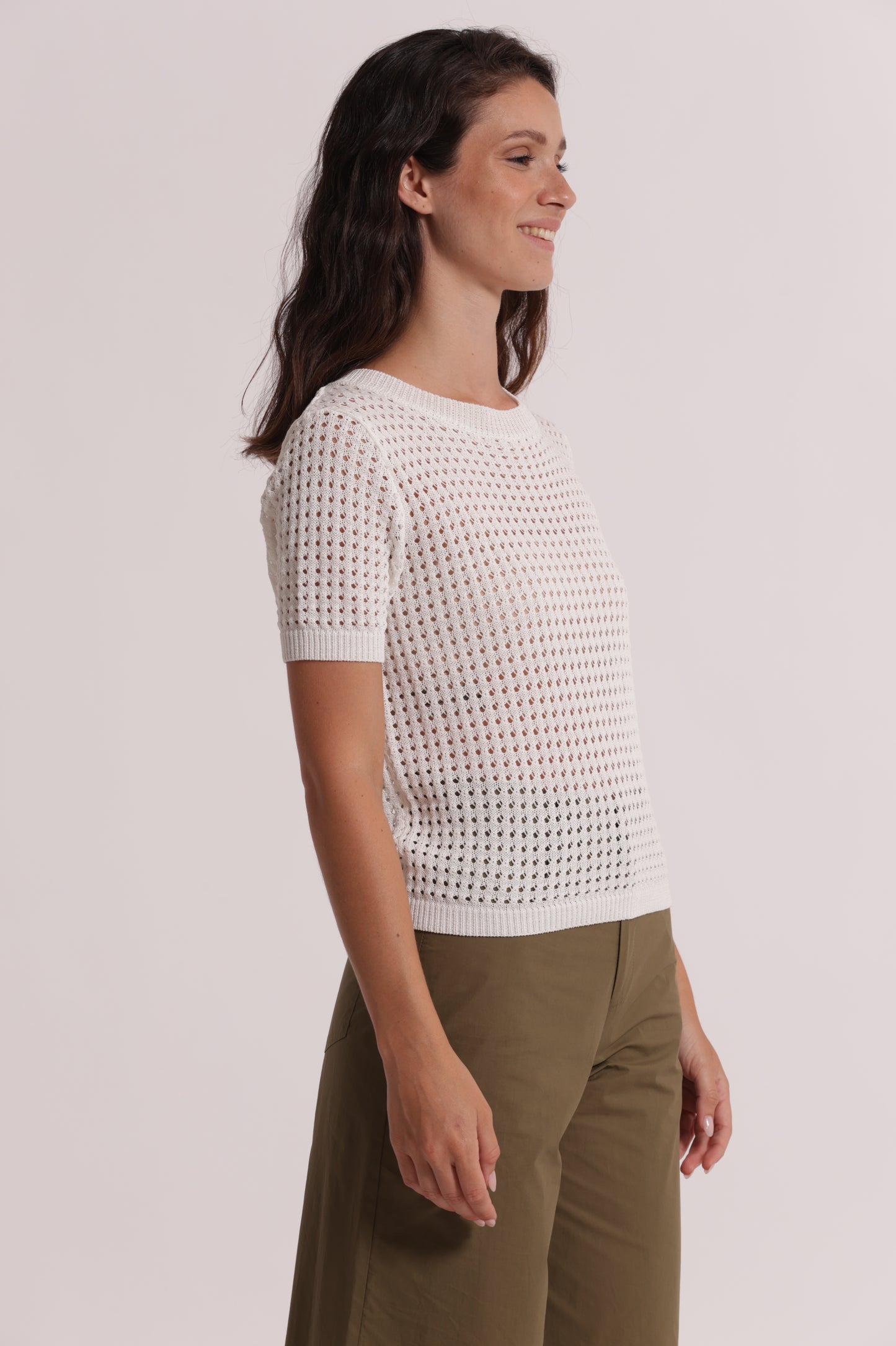 MAGLIA TRAFORATA A MANICHE CORTE