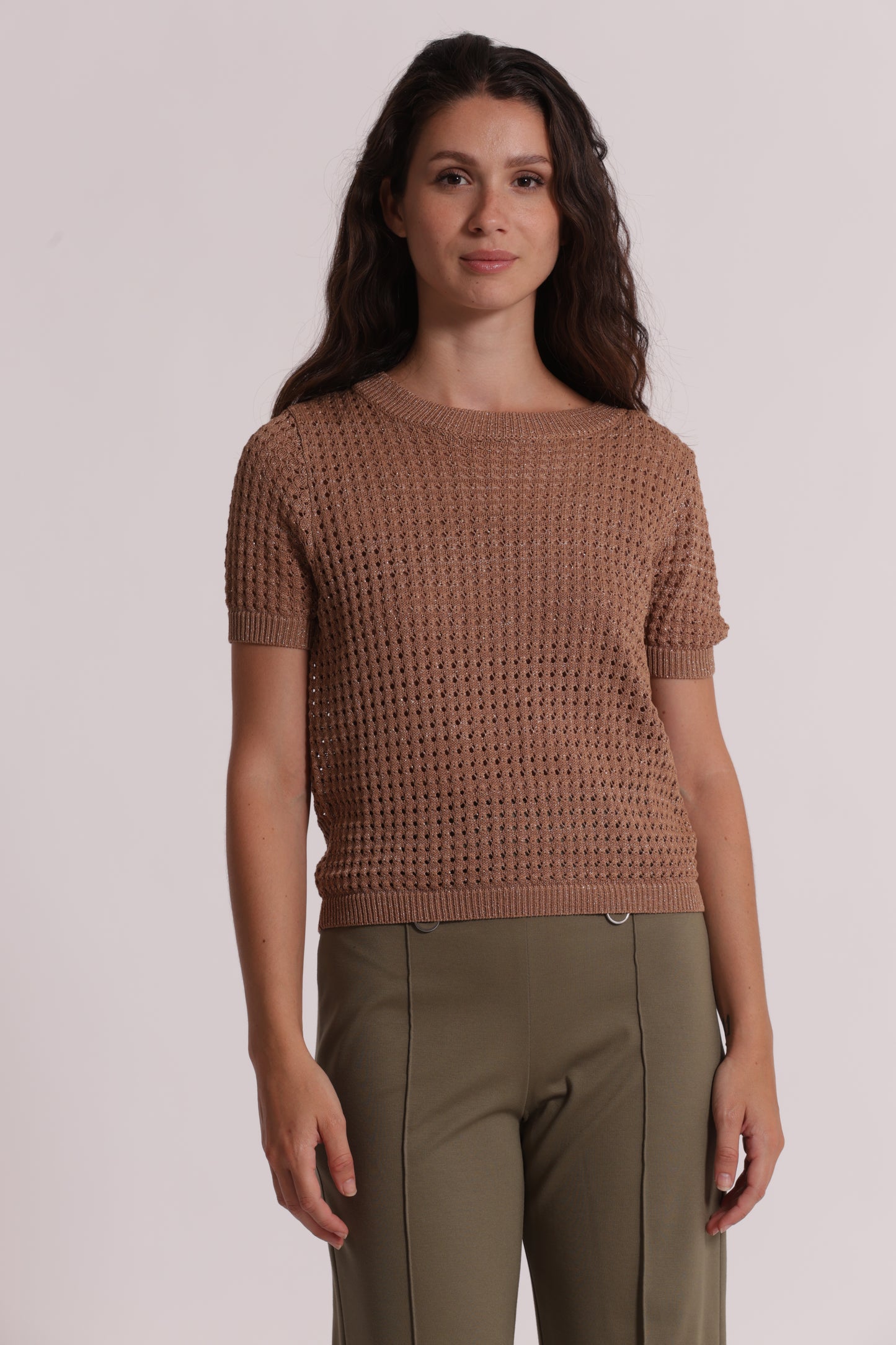 MAGLIA TRAFORATA A MANICHE CORTE