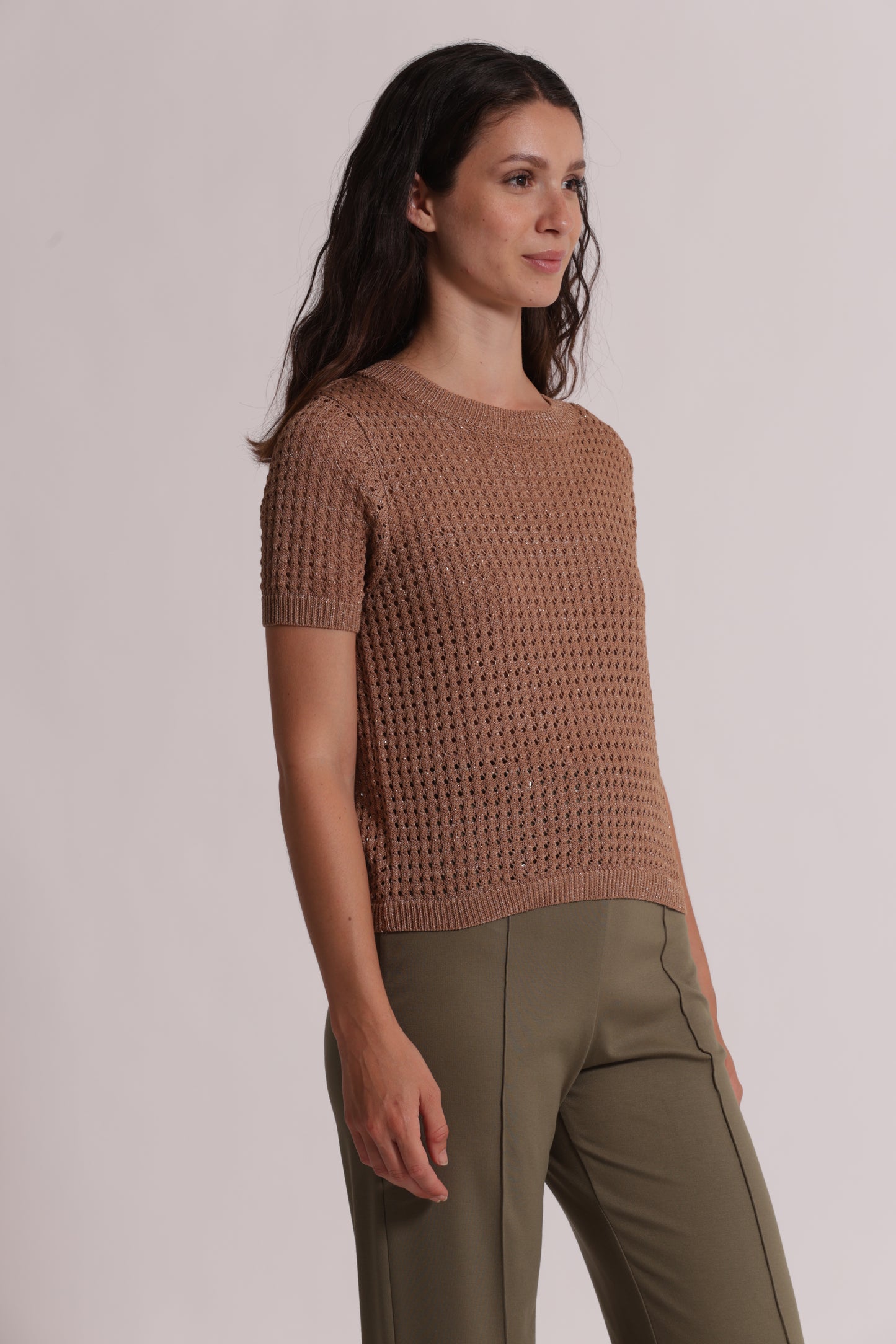 MAGLIA TRAFORATA A MANICHE CORTE