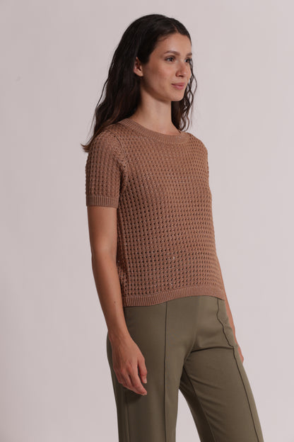 MAGLIA TRAFORATA A MANICHE CORTE