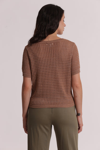 MAGLIA TRAFORATA A MANICHE CORTE