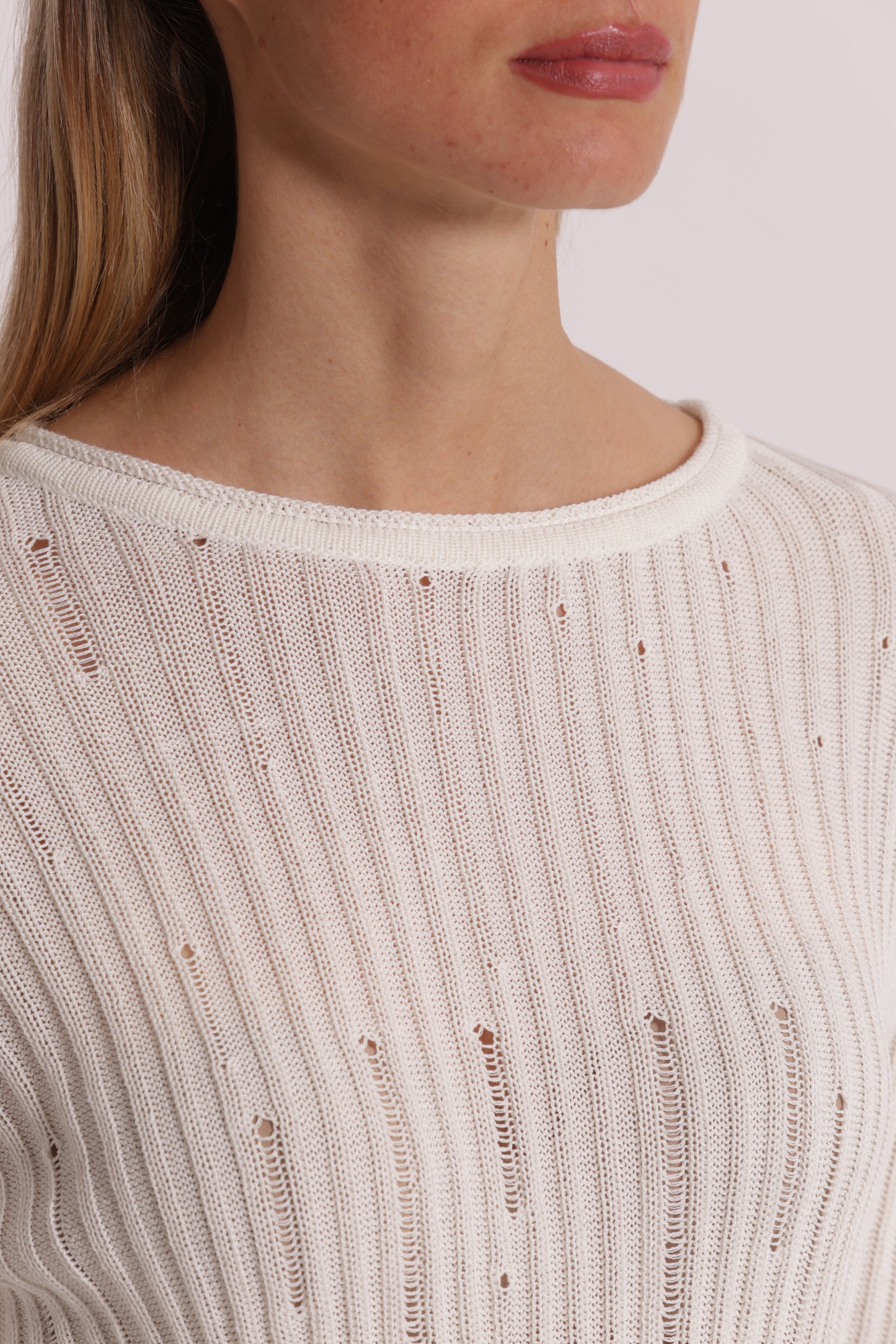 MAGLIA CON DETTAGLI SMAGLIATI