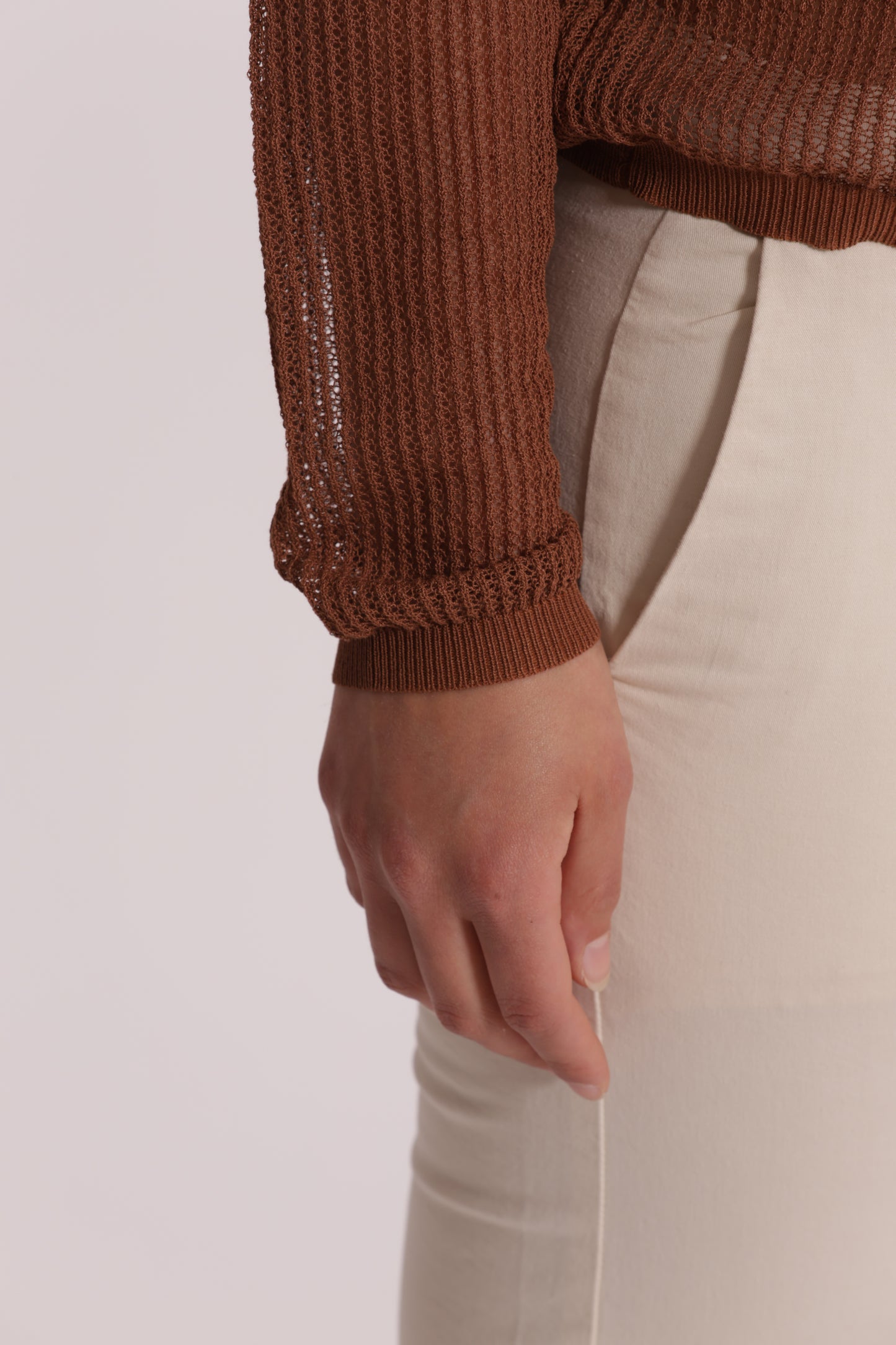 MAGLIA TRAFORATA A MANICHE LUNGHE