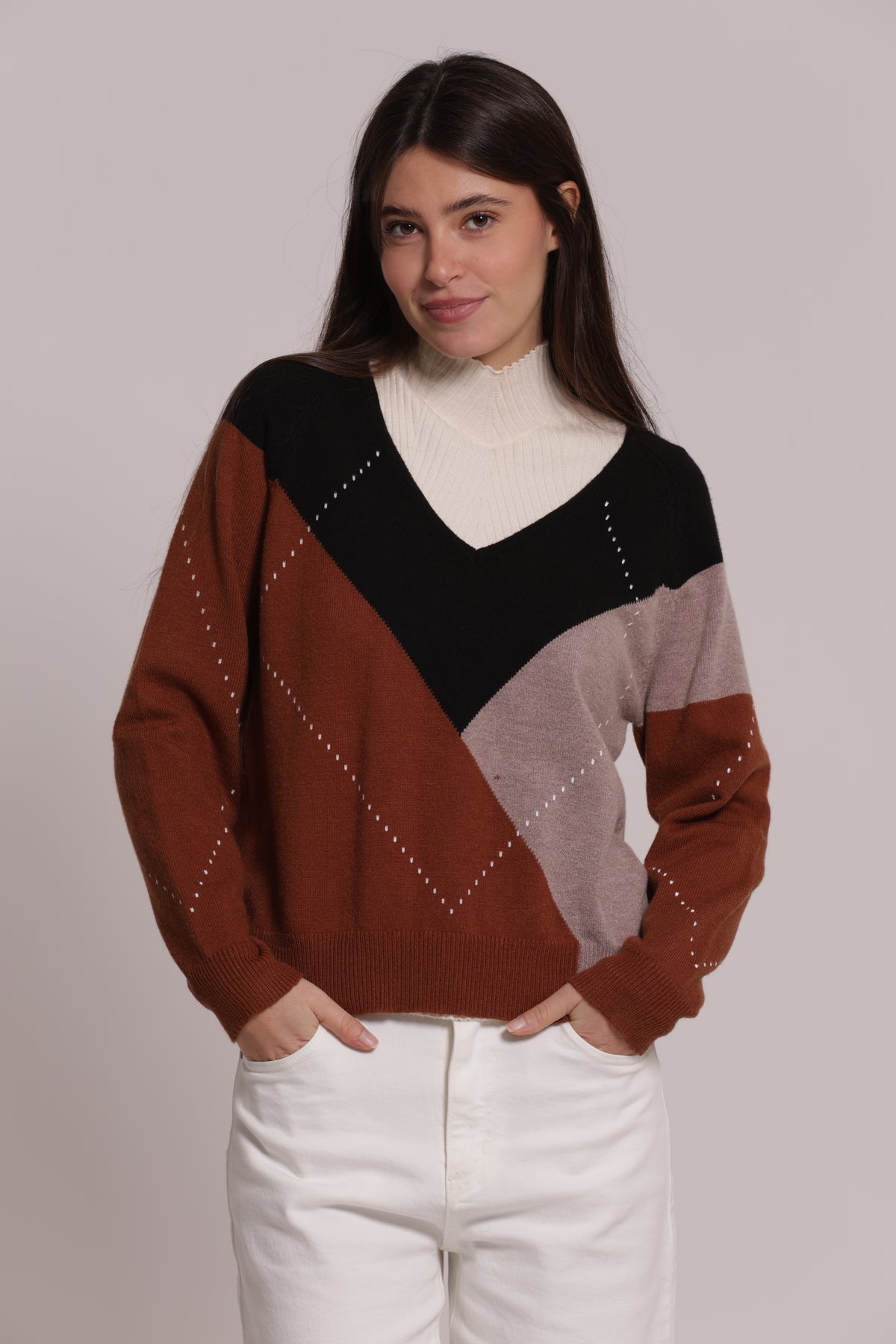 MAGLIA SCOLLO A V CON GIOCO DI ROMBI