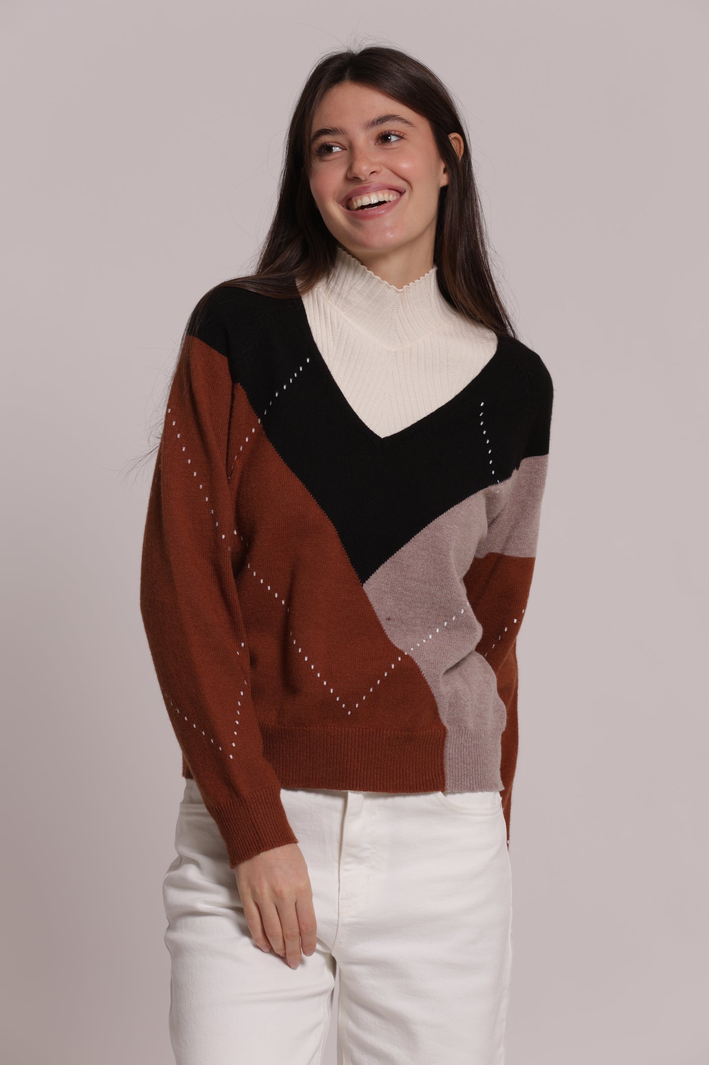 MAGLIA SCOLLO A V CON GIOCO DI ROMBI