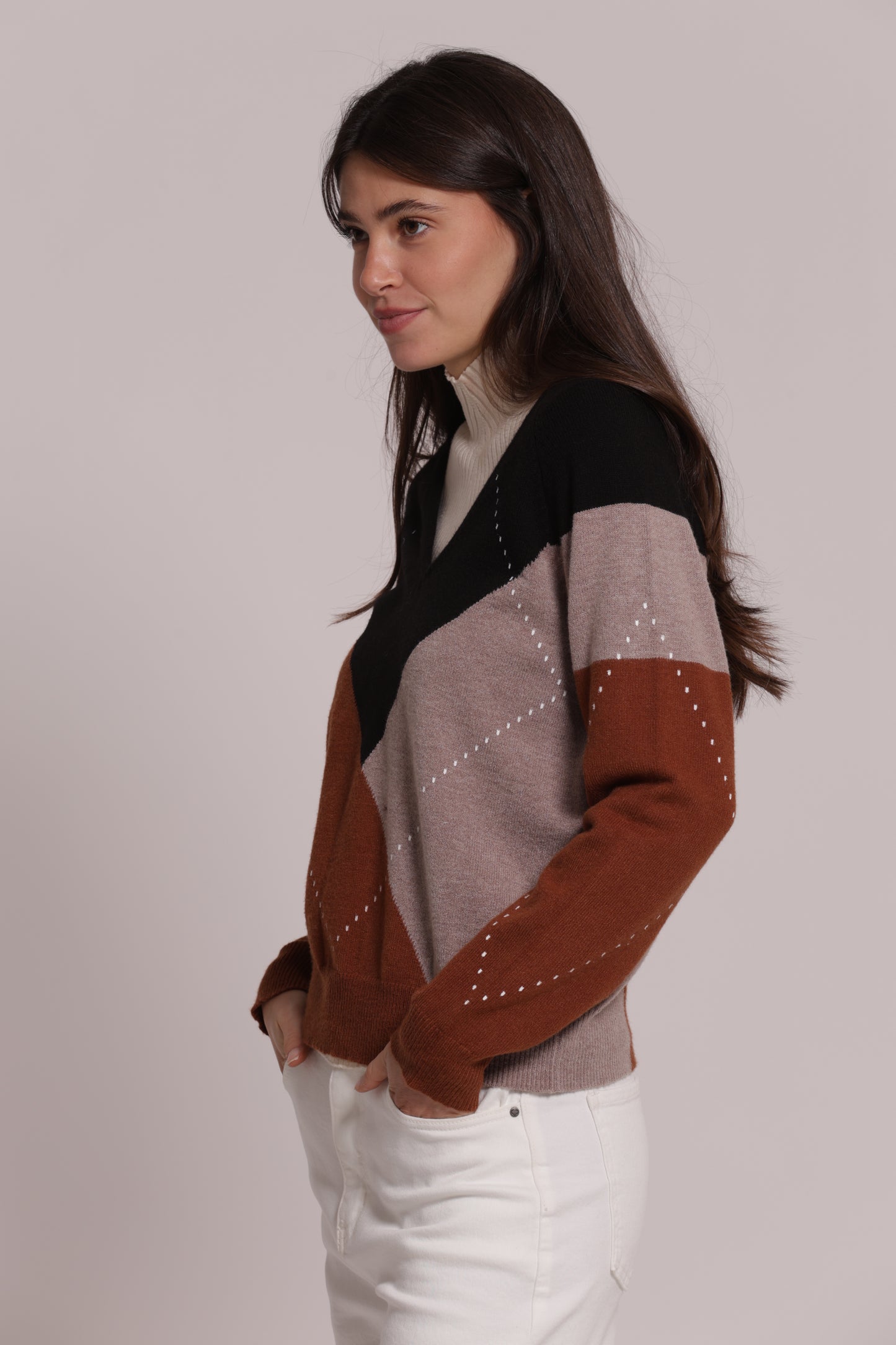 MAGLIA SCOLLO A V CON GIOCO DI ROMBI