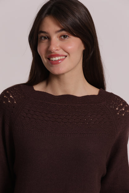 MAGLIA CON DETTAGLI TRAFORATI