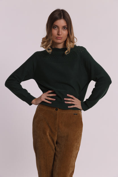 MAGLIA CON DETTAGLI TRAFORATI
