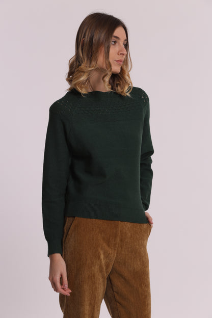 MAGLIA CON DETTAGLI TRAFORATI