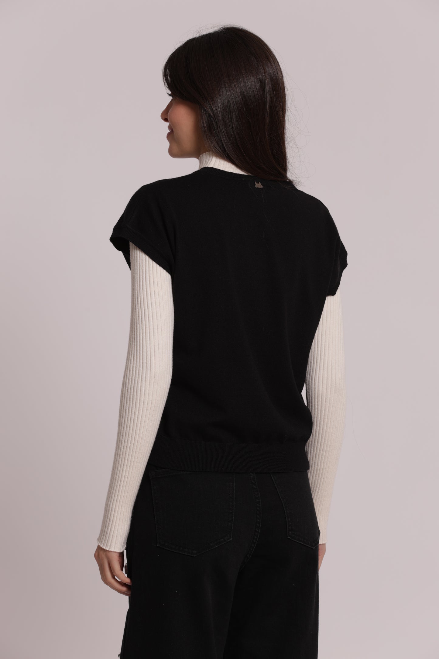 MAGLIA A MANICHE CORTE
