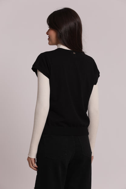 MAGLIA A MANICHE CORTE