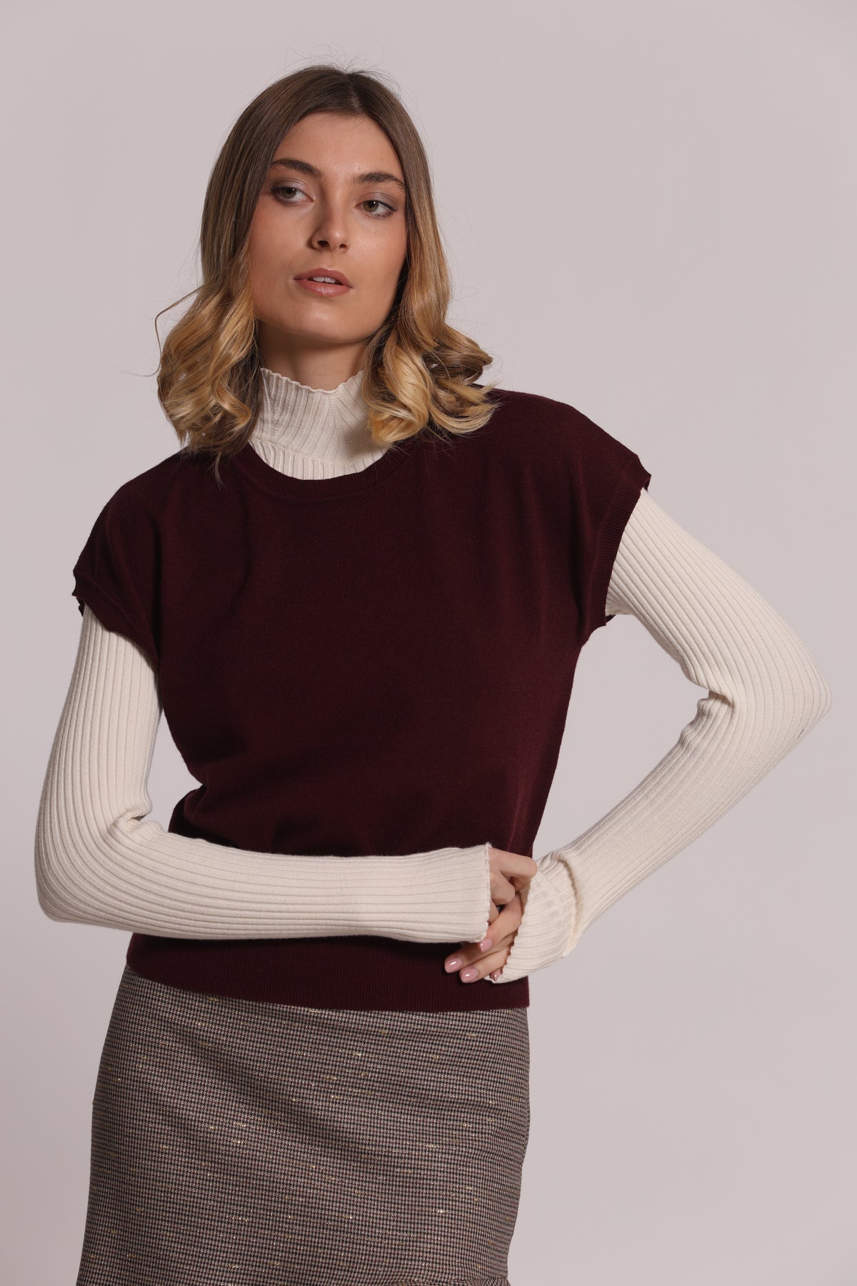 MAGLIA A MANICHE CORTE