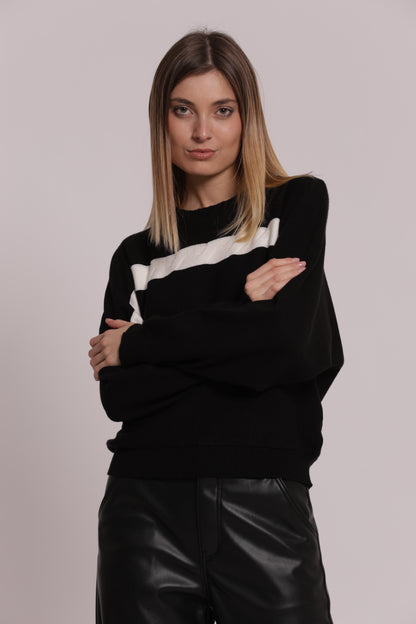 MAGLIA SCOLLO TONDO CON DETTAGLIO TRECCIA